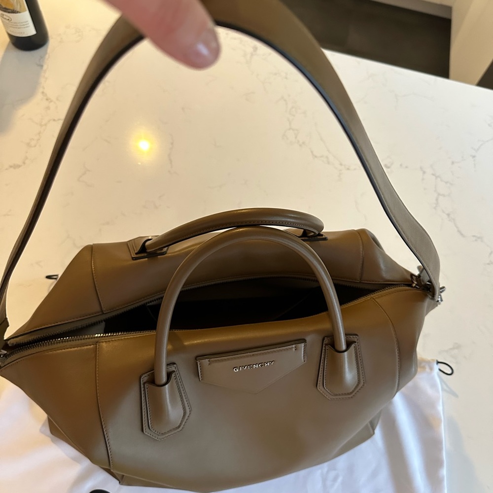 Authentic Givenchy Antigone Soft Large Leather Sa… - image 2